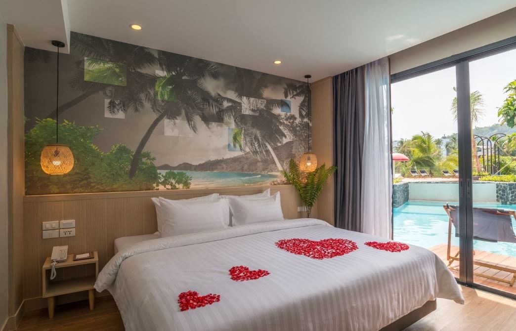 rooms-deluxe-pool-access