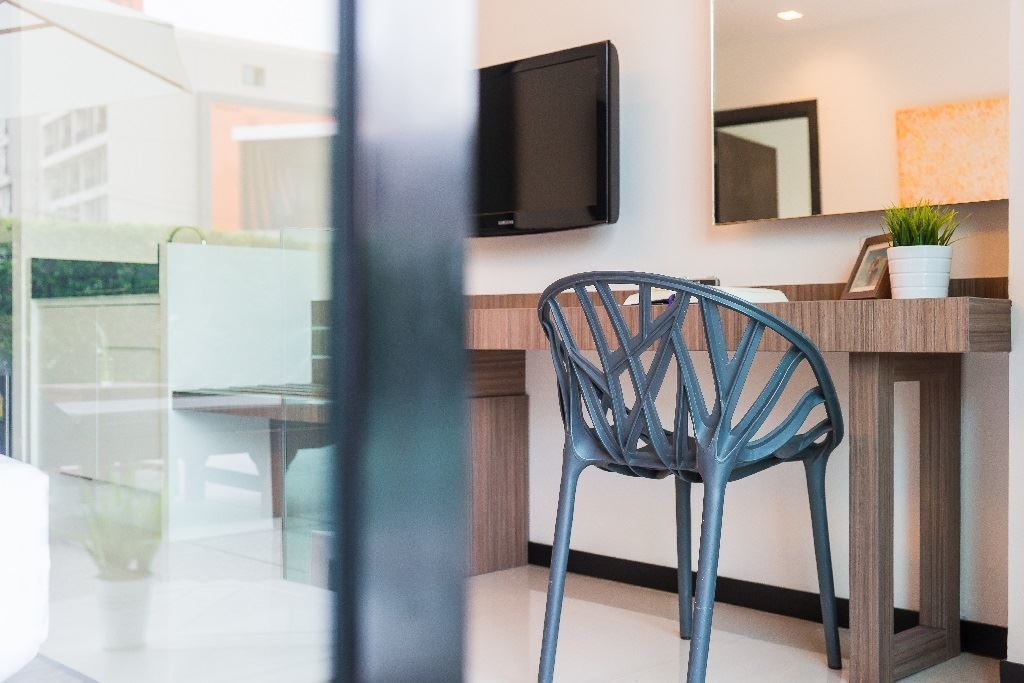 rooms-deluxe-pool-view