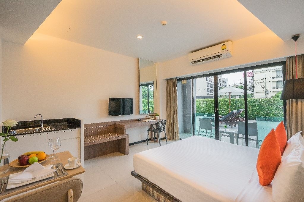 rooms-deluxe-pool-access