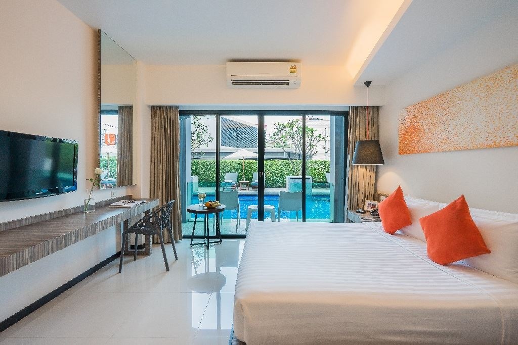 rooms-deluxe-pool-access