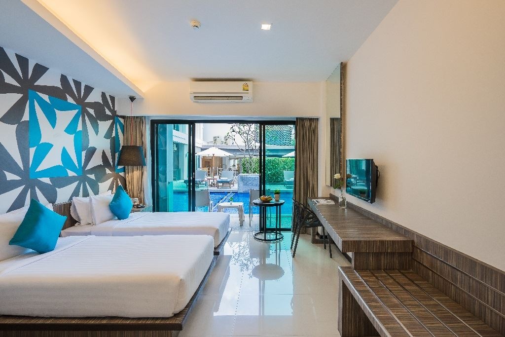 rooms-deluxe-pool-access