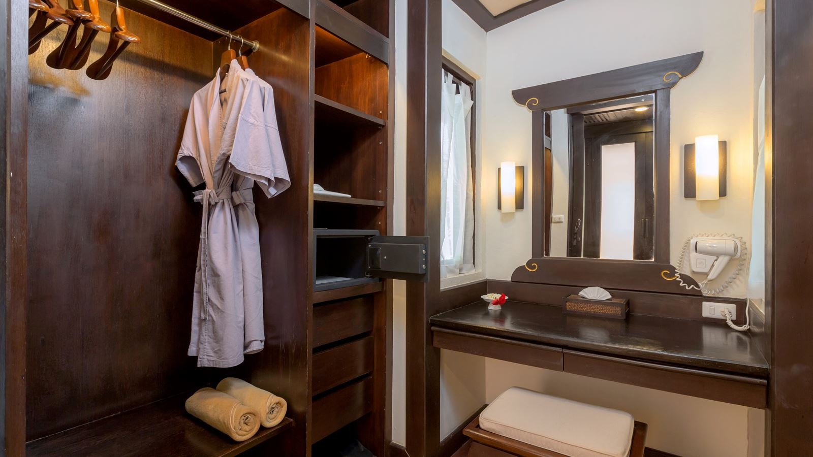 rooms-pool-access-villa