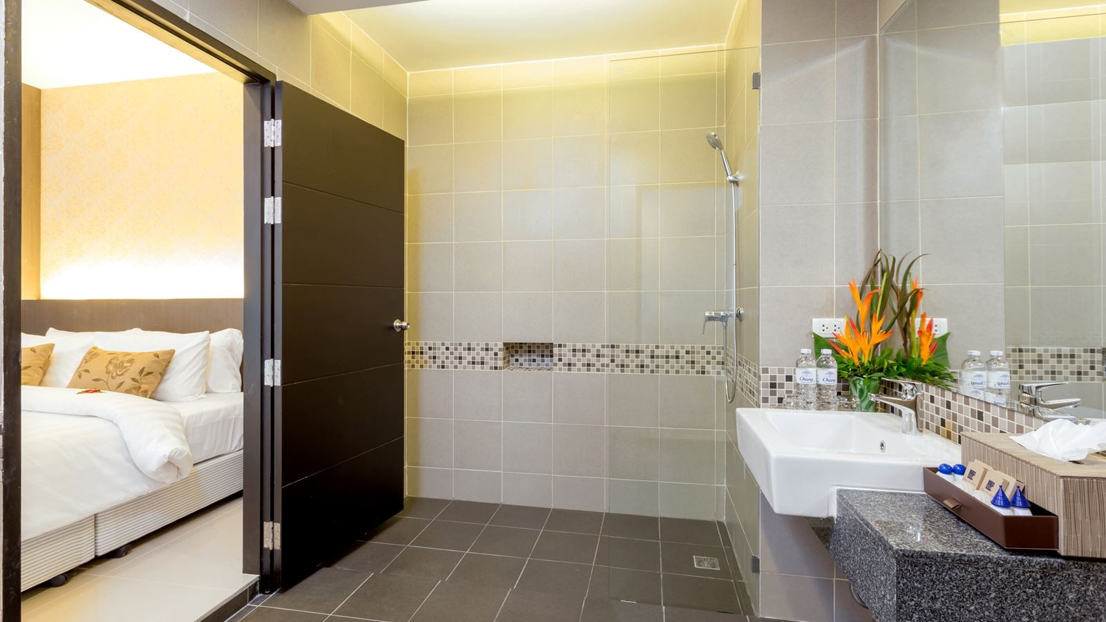 rooms-one-bedroom-suite-pool-access