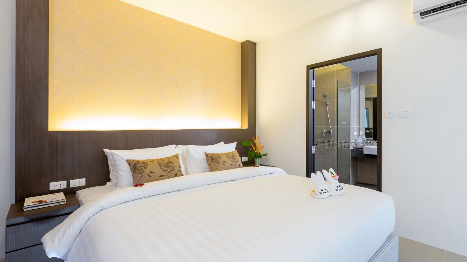 rooms-one-bedroom-suite-pool-access