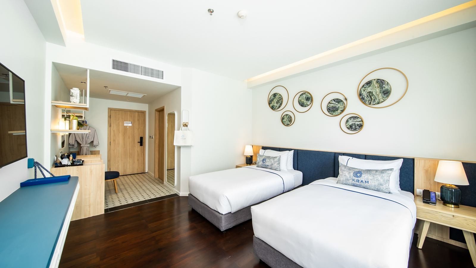 rooms-deluxe-pool-access-twin--king