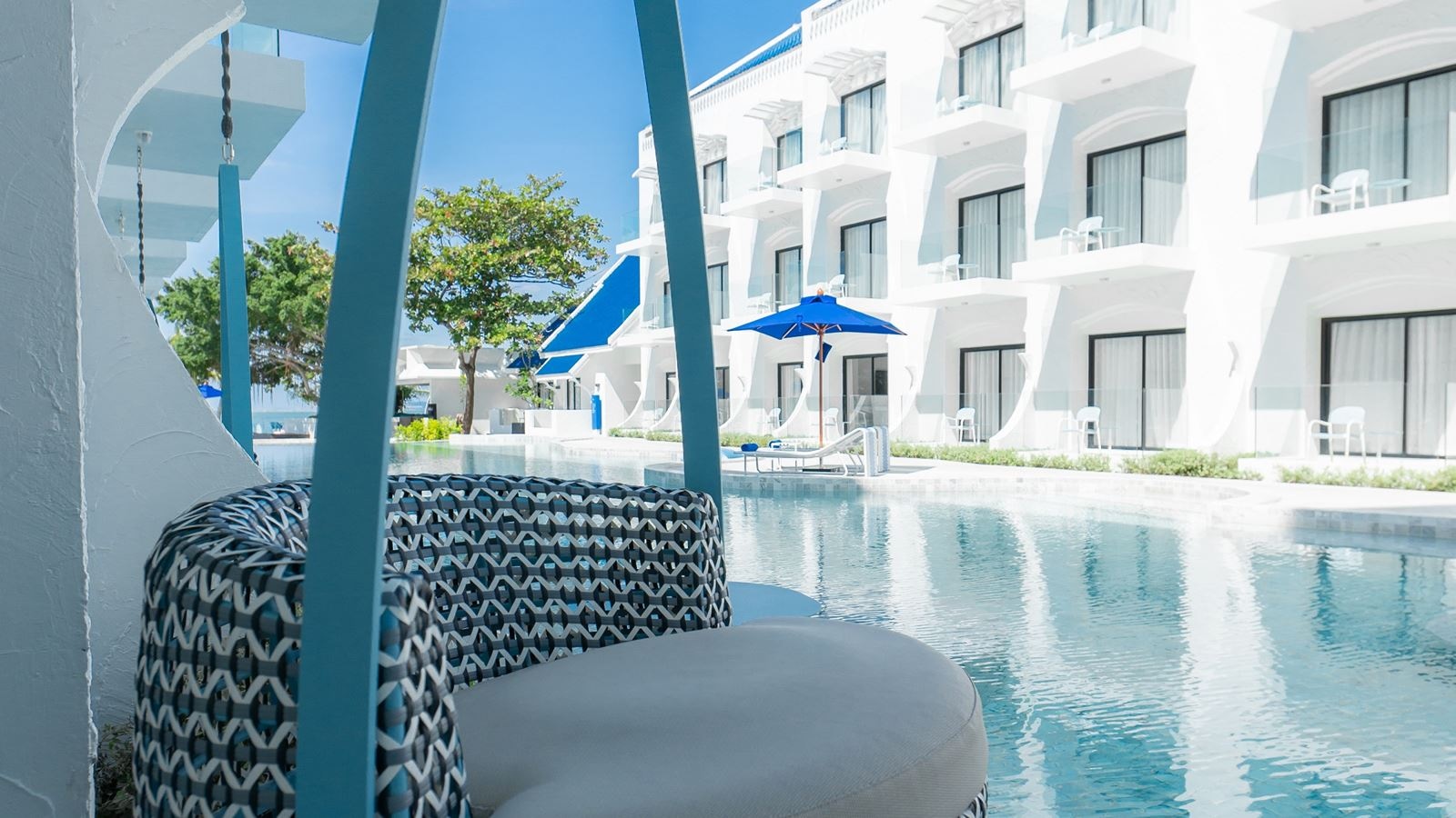 rooms-deluxe-pool-access-twin--king