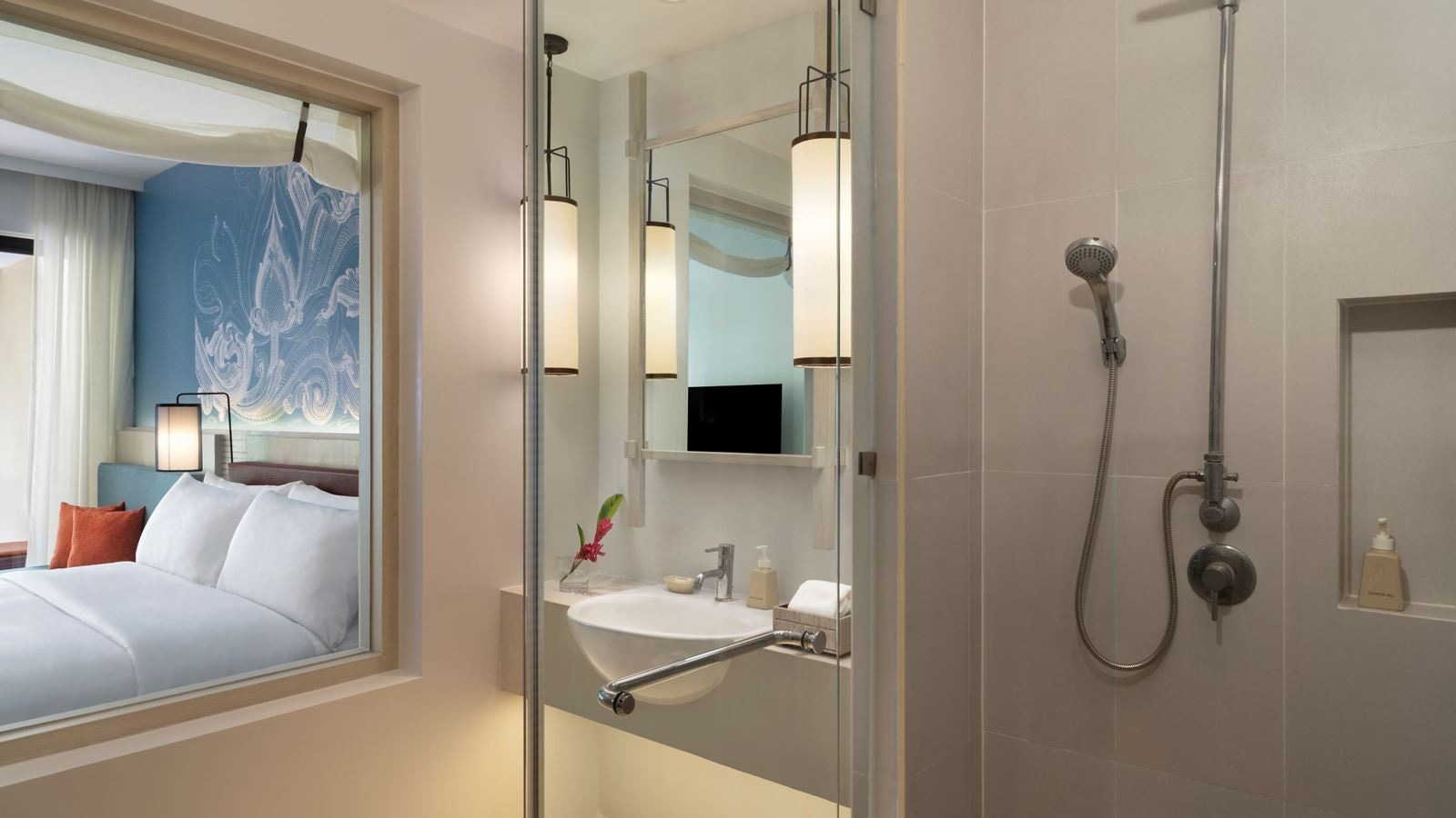 rooms-avani-pool-access-room