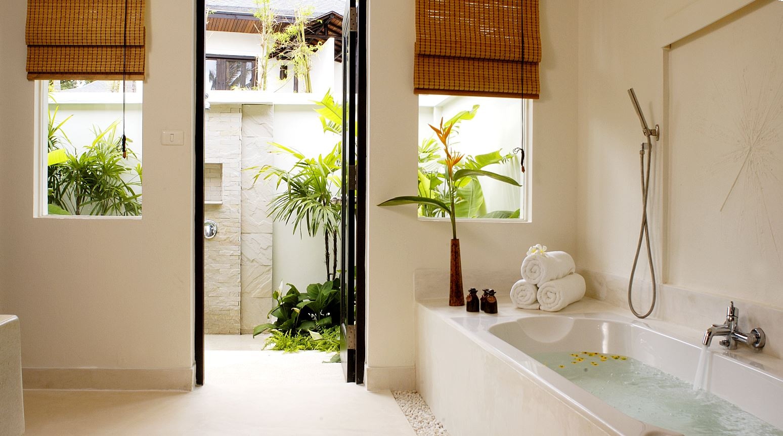 rooms-deluxe-villa-garden-view