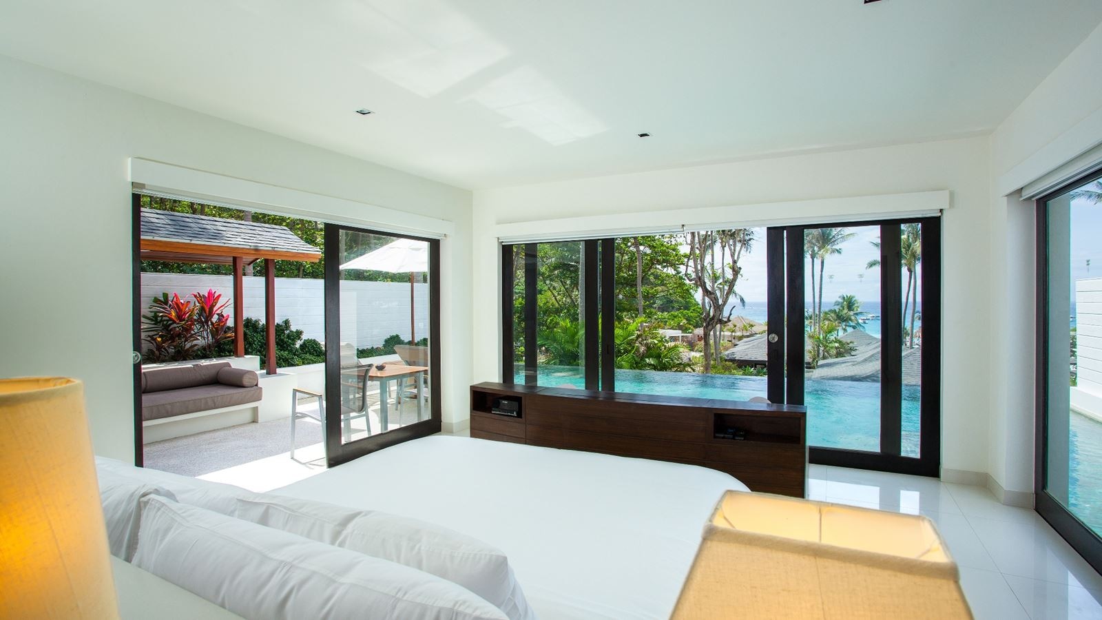 rooms-2-bedroom-grand-pool-suite