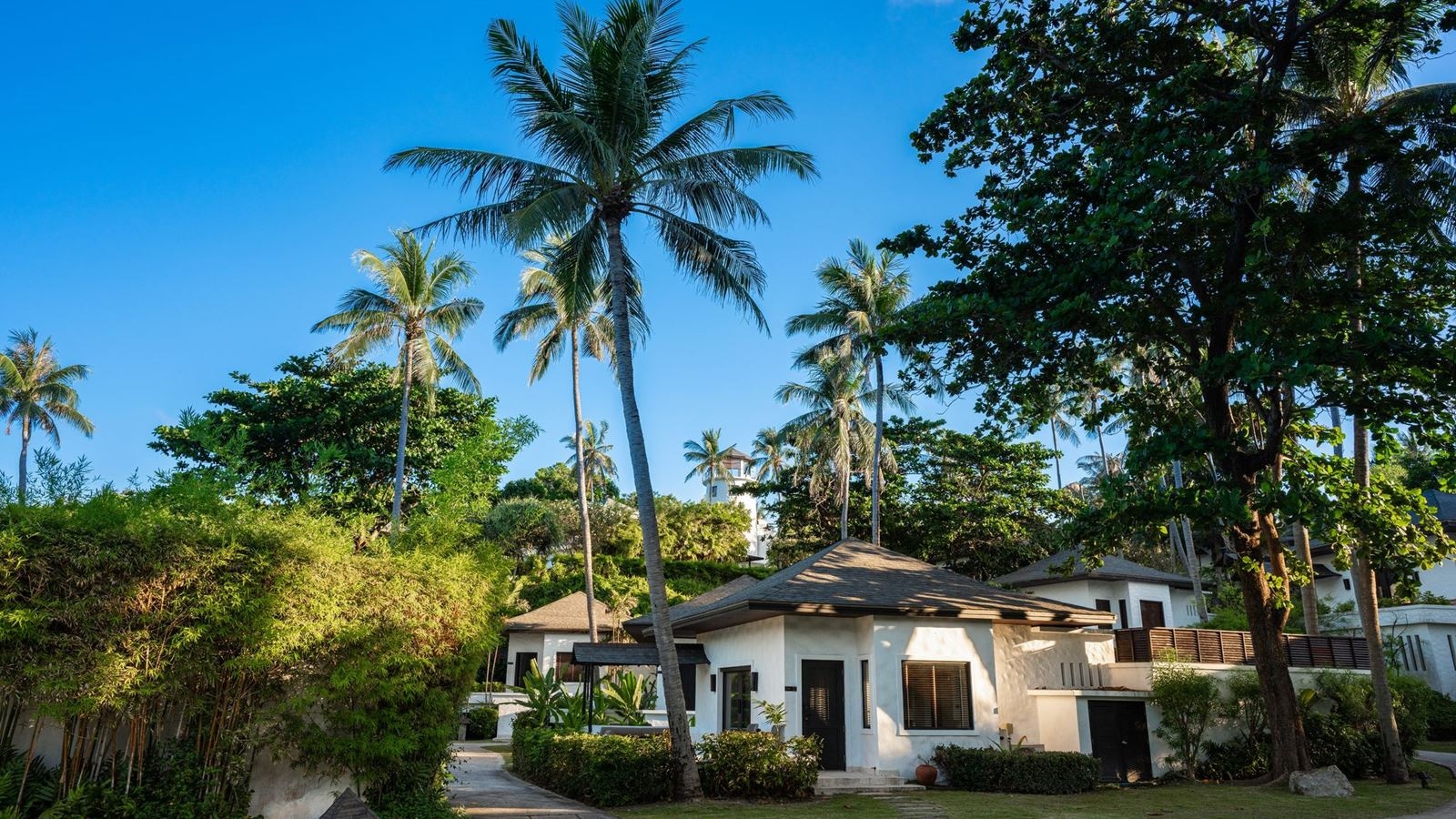 rooms-grand-deluxe-pool-villa-with-partial