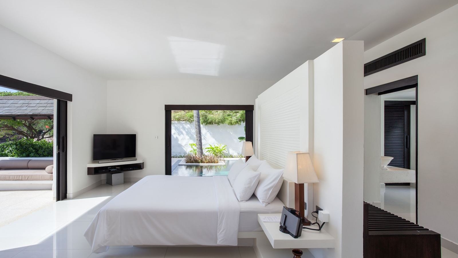 rooms-grand-deluxe-premium-pool-villa-beachfront