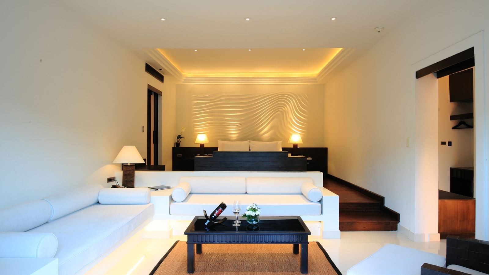 rooms-grand-pool-suite-with-partial-sea-view