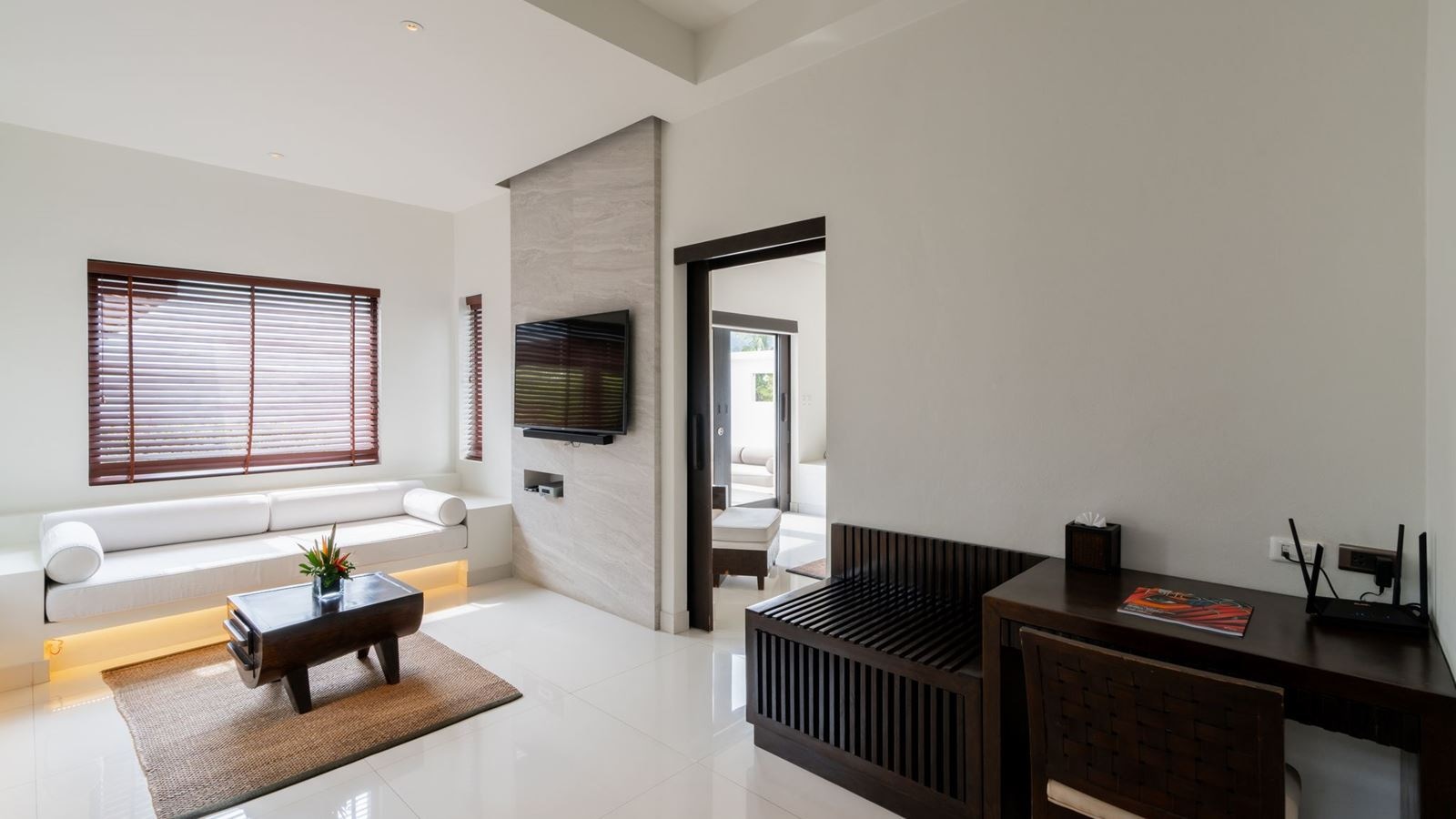 rooms-grand-pool-suite-sea-view