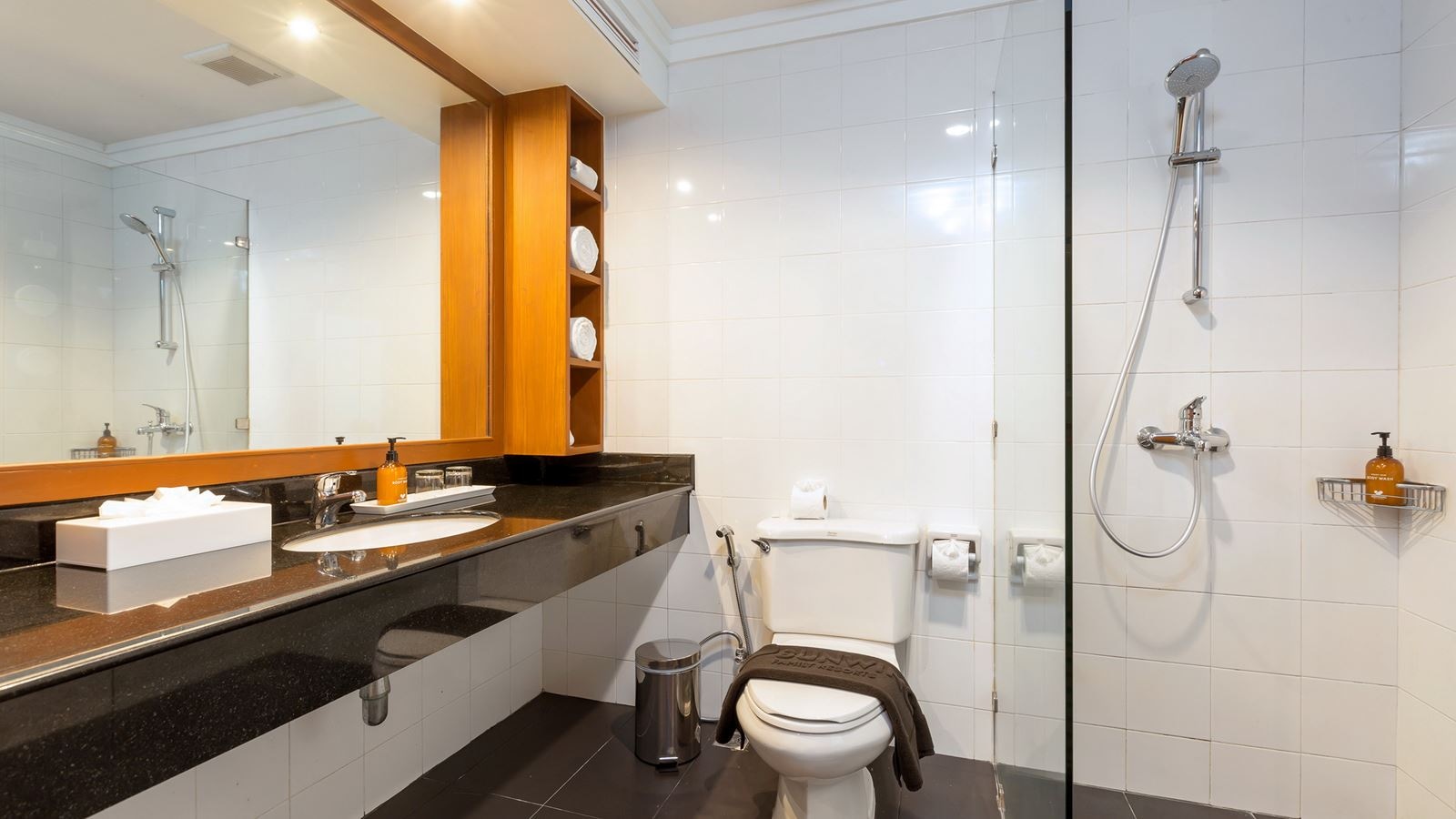 rooms-royal-studio-pool-access