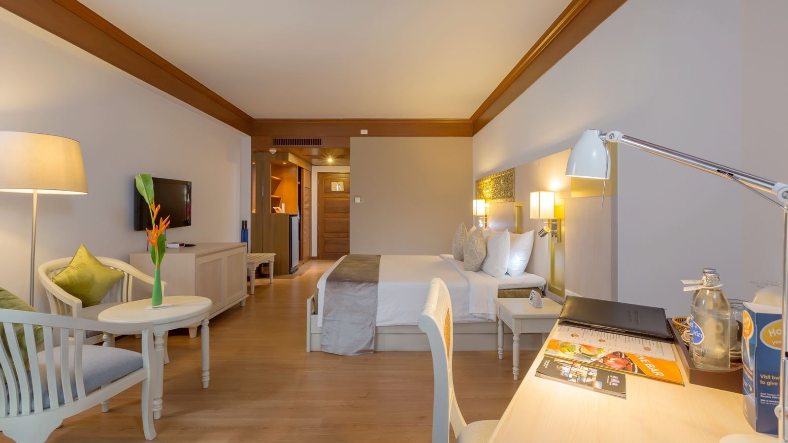 rooms-deluxe-side-sea-view