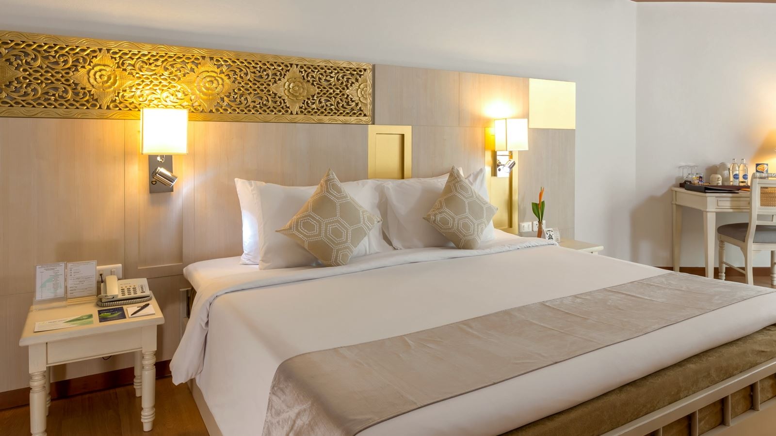 rooms-deluxe-side-sea-view