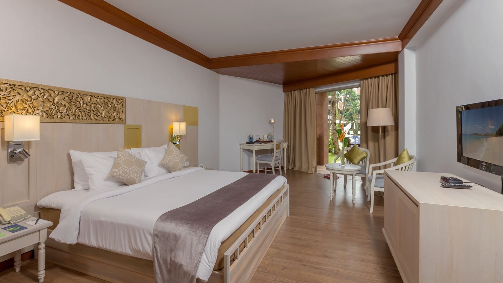 rooms-deluxe-ground-terrace