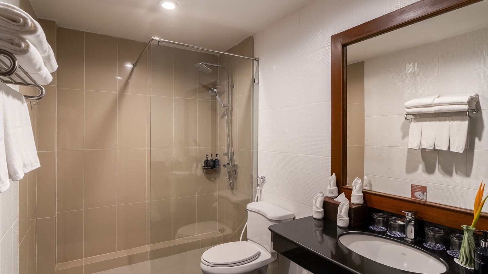 rooms-deluxe-family-room