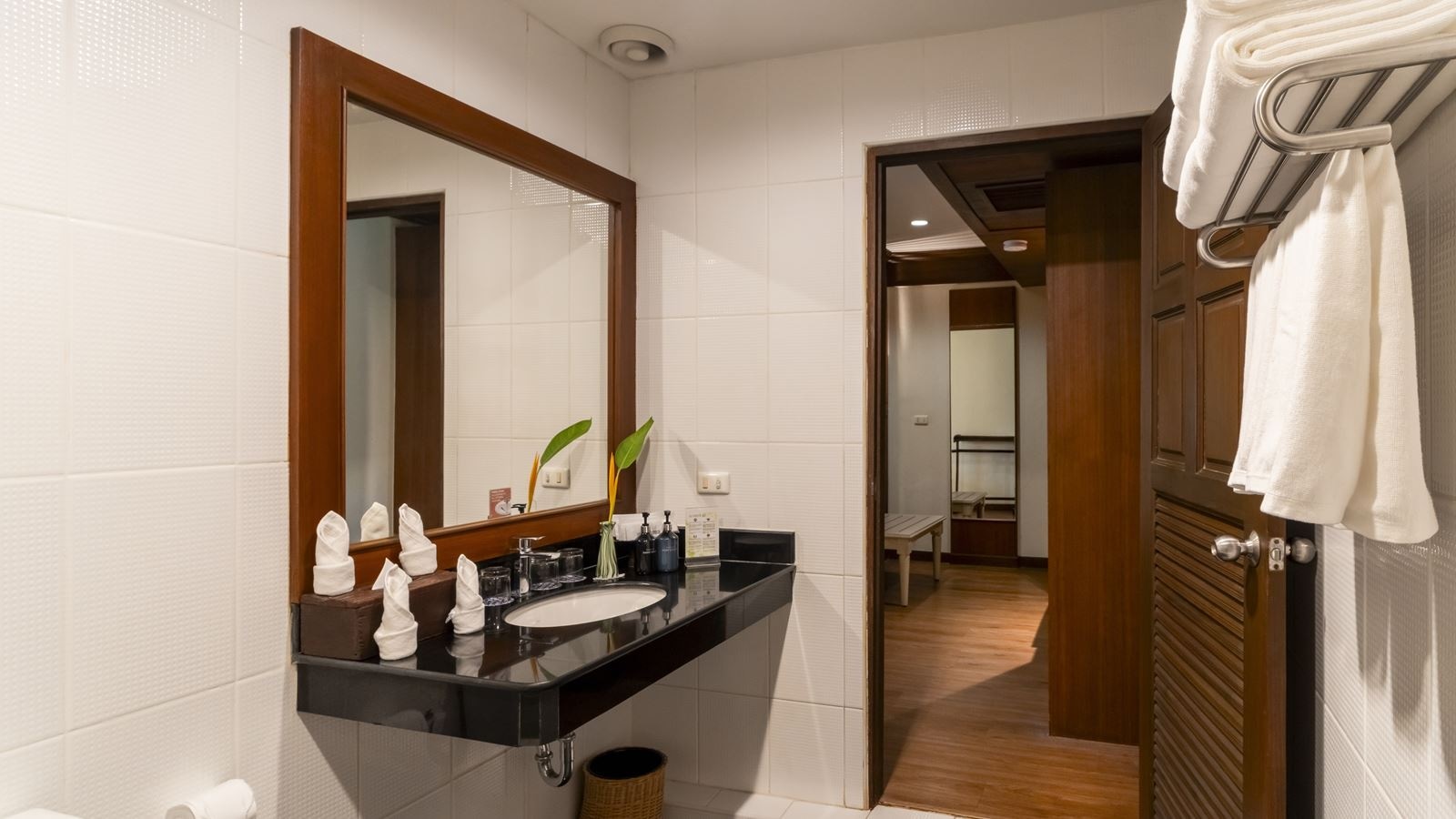 rooms-deluxe-family-room