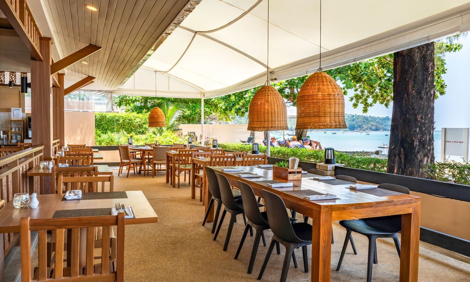 restaurants-the-beach-restaurant