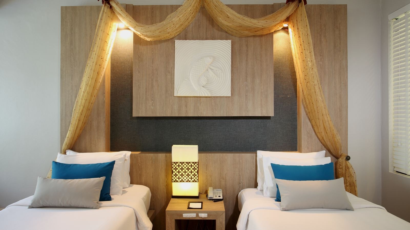 rooms-deluxe-pool-access-blue-wing