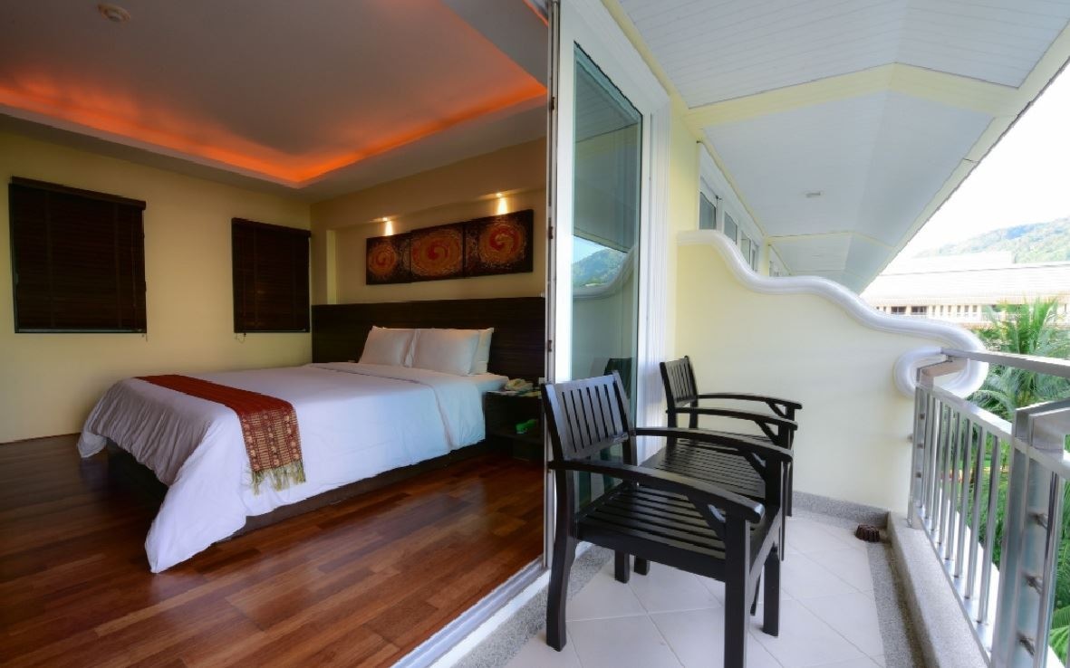 rooms-deluxe-building-view