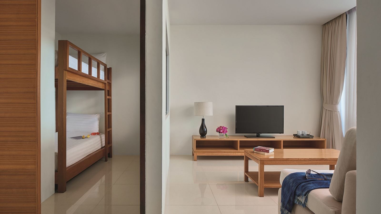 rooms-1-bedroom-family-suite