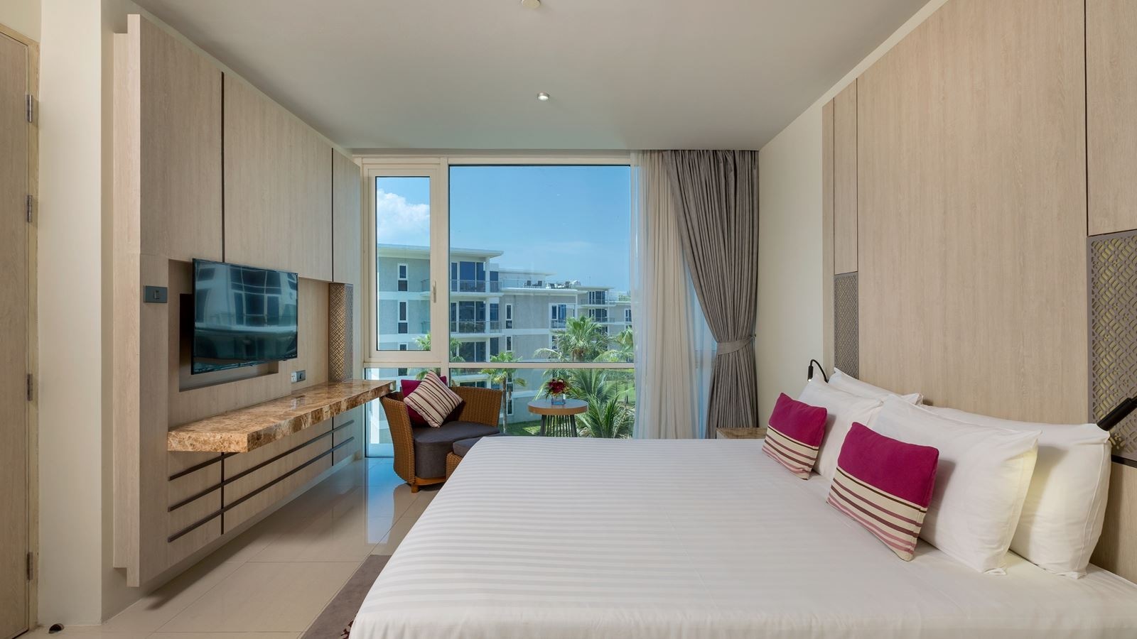rooms-executive-1-bedroom-family-suite-without-balcony