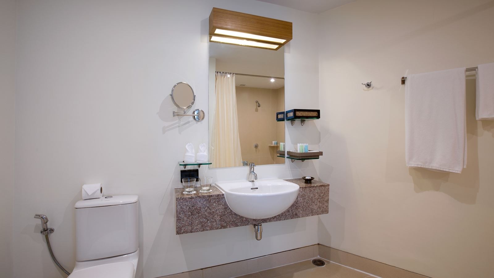 rooms-1-bedroom-family-suite--with-or-without-balcony