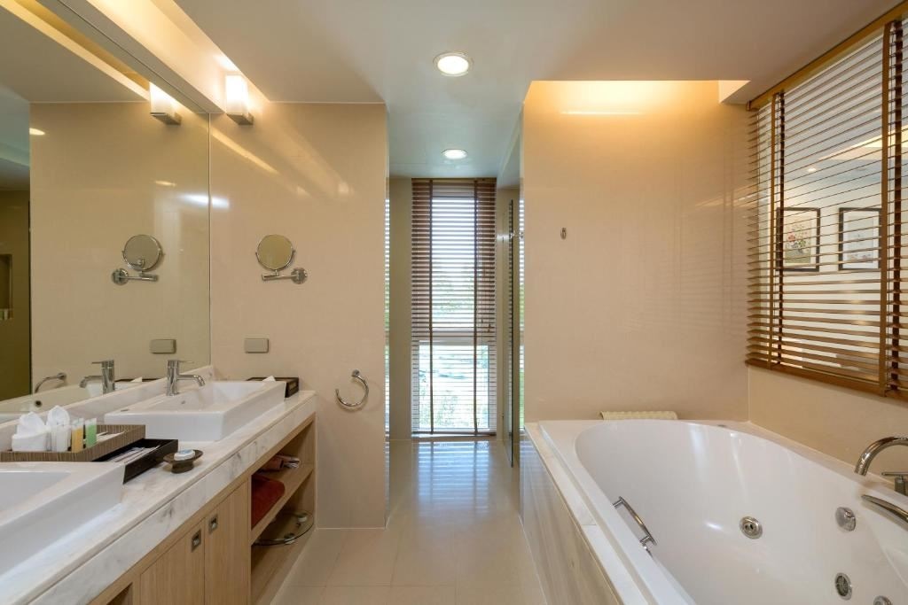 rooms-2-bedroom-residence-kitchen-and-balcony