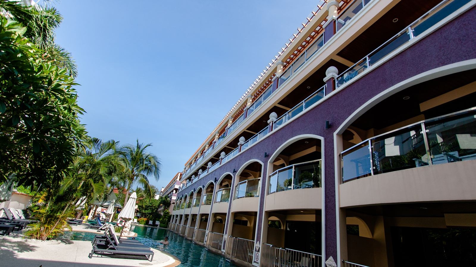 rooms-deluxe-pool-access