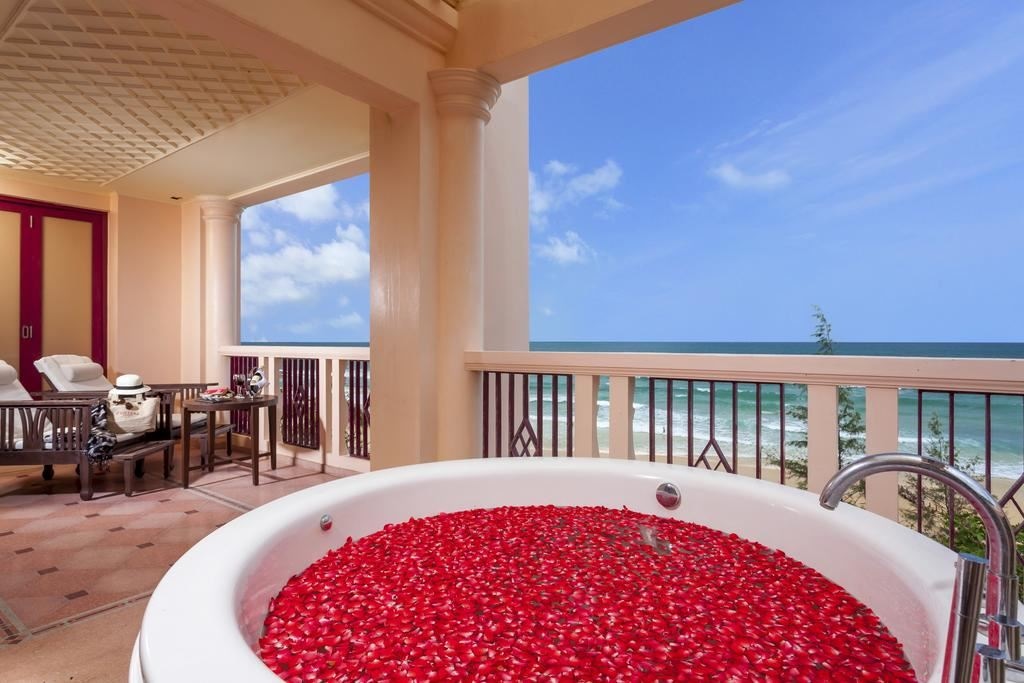 rooms-premier-spa-child-sharing-bed