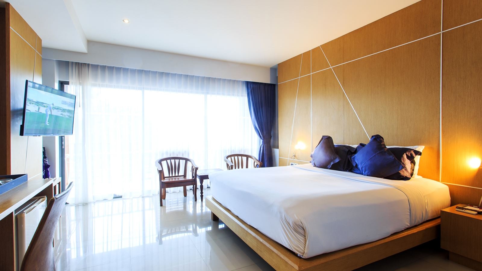 rooms-deluxe-balcony