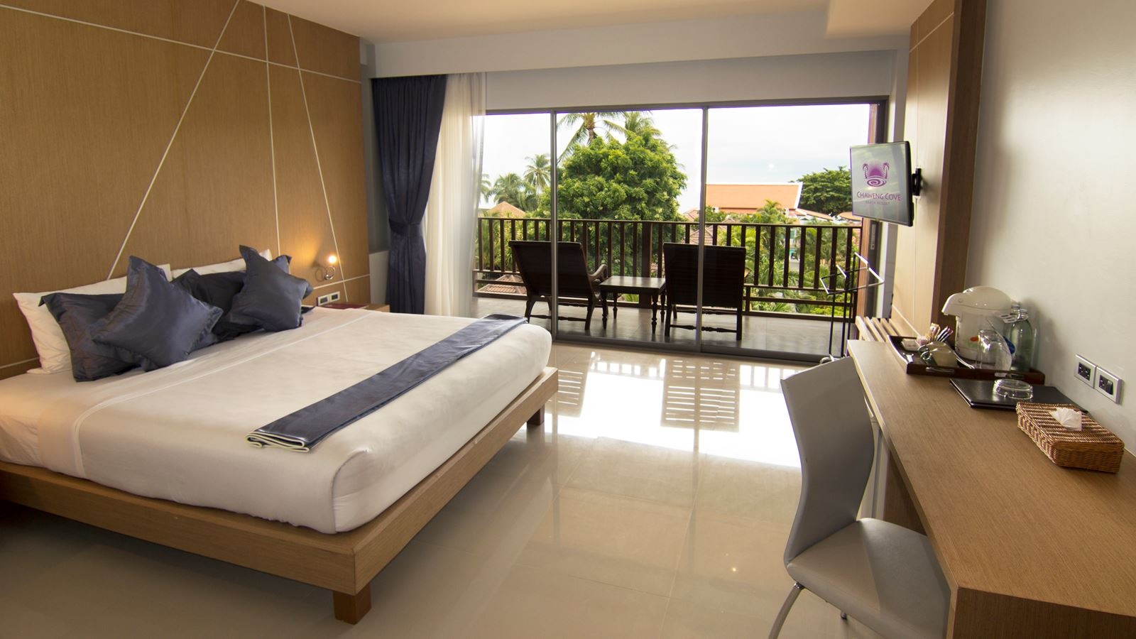 rooms-deluxe-balcony