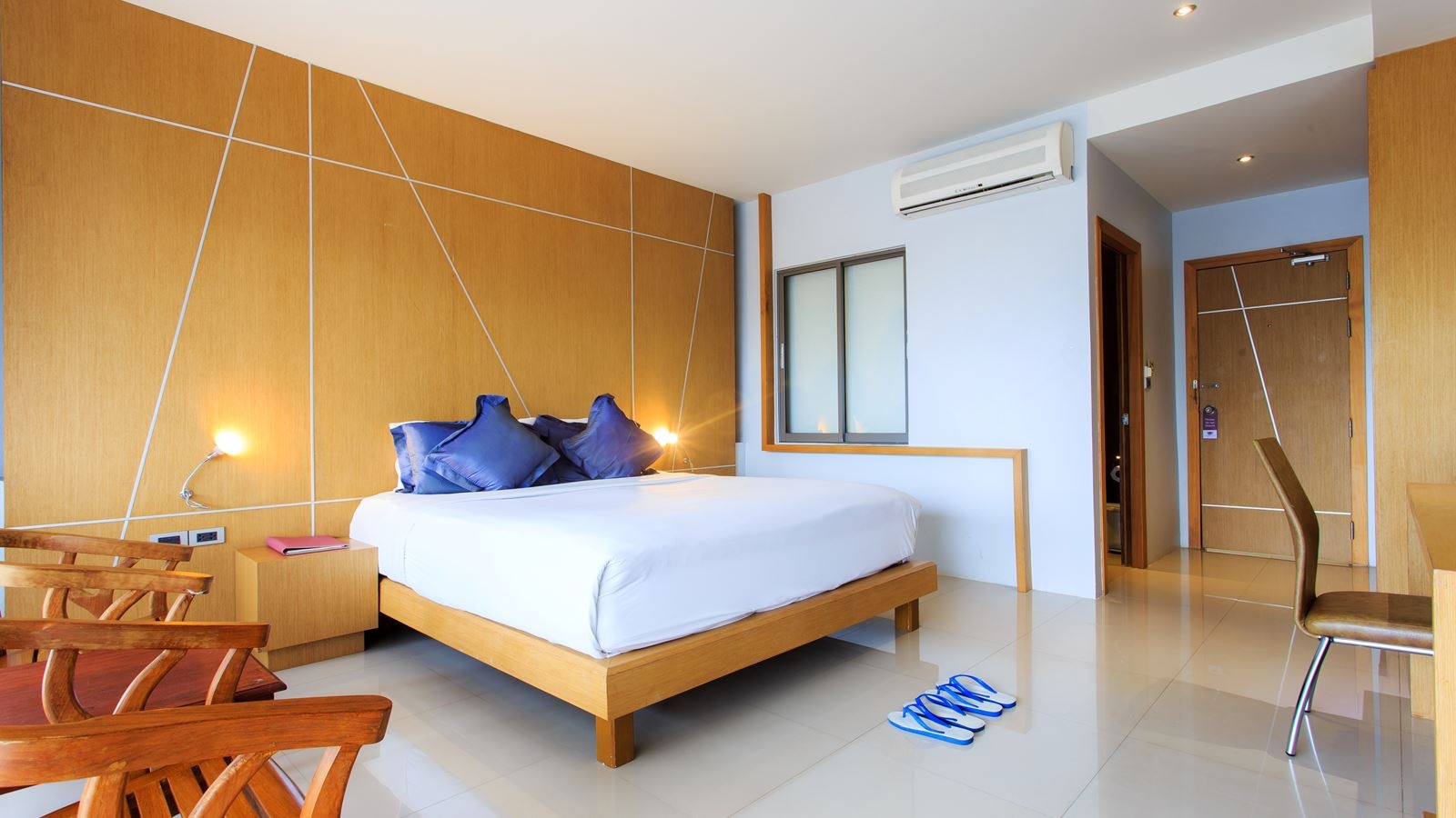 rooms-deluxe-balcony