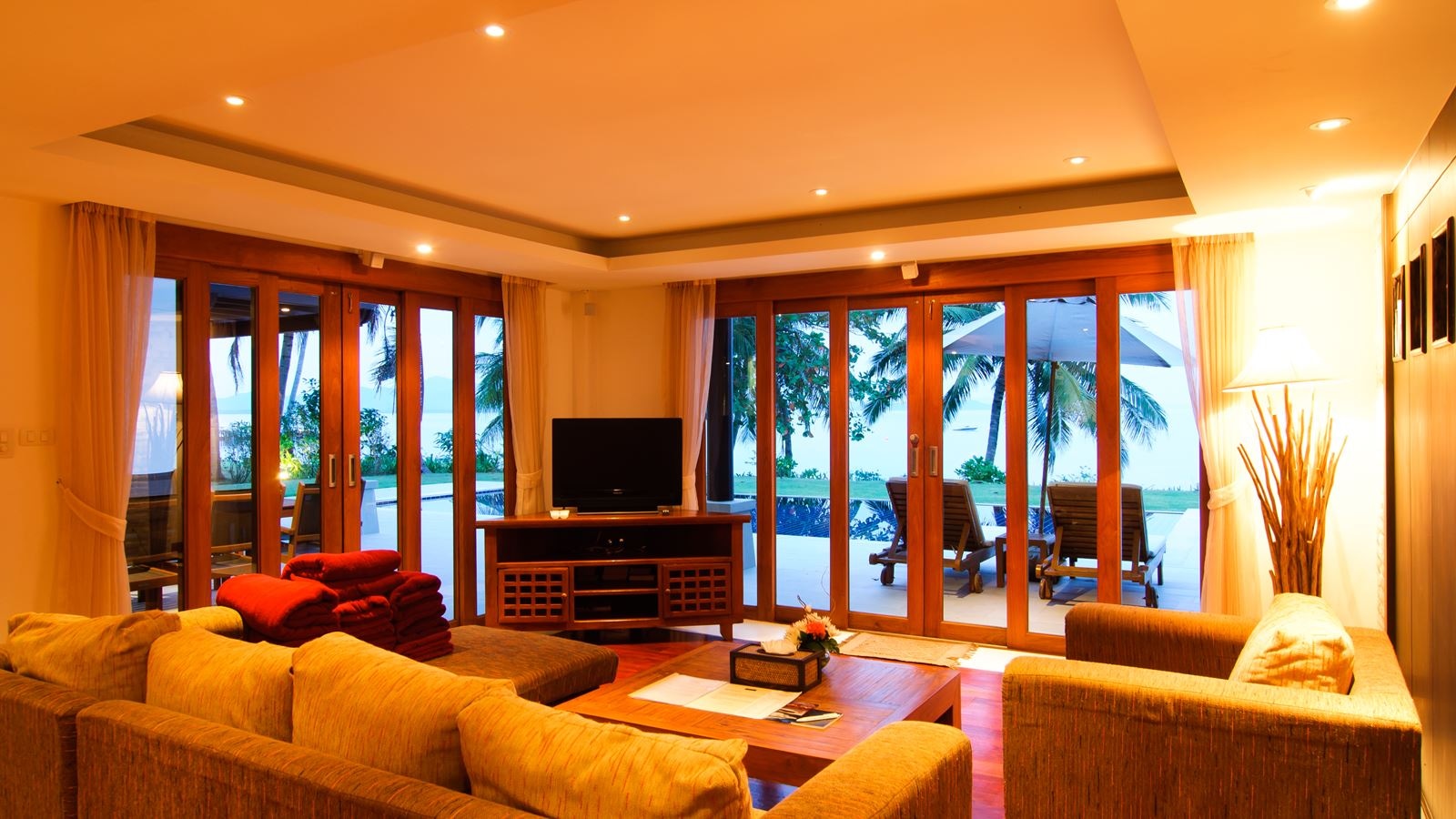 rooms-5-bedroom-grand-beachfront-pool-villa