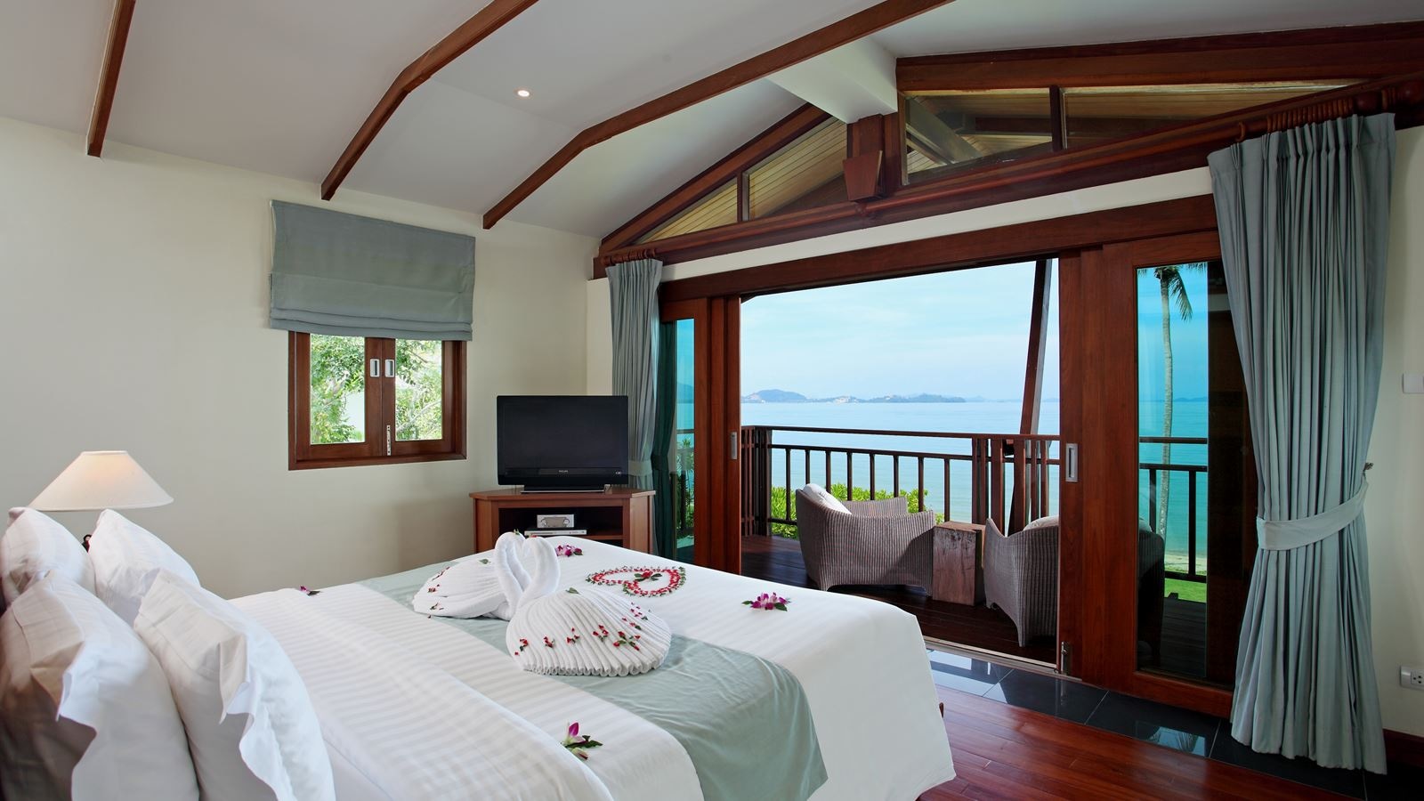 rooms-2-bedroom-grand-beachfront-pool-villa