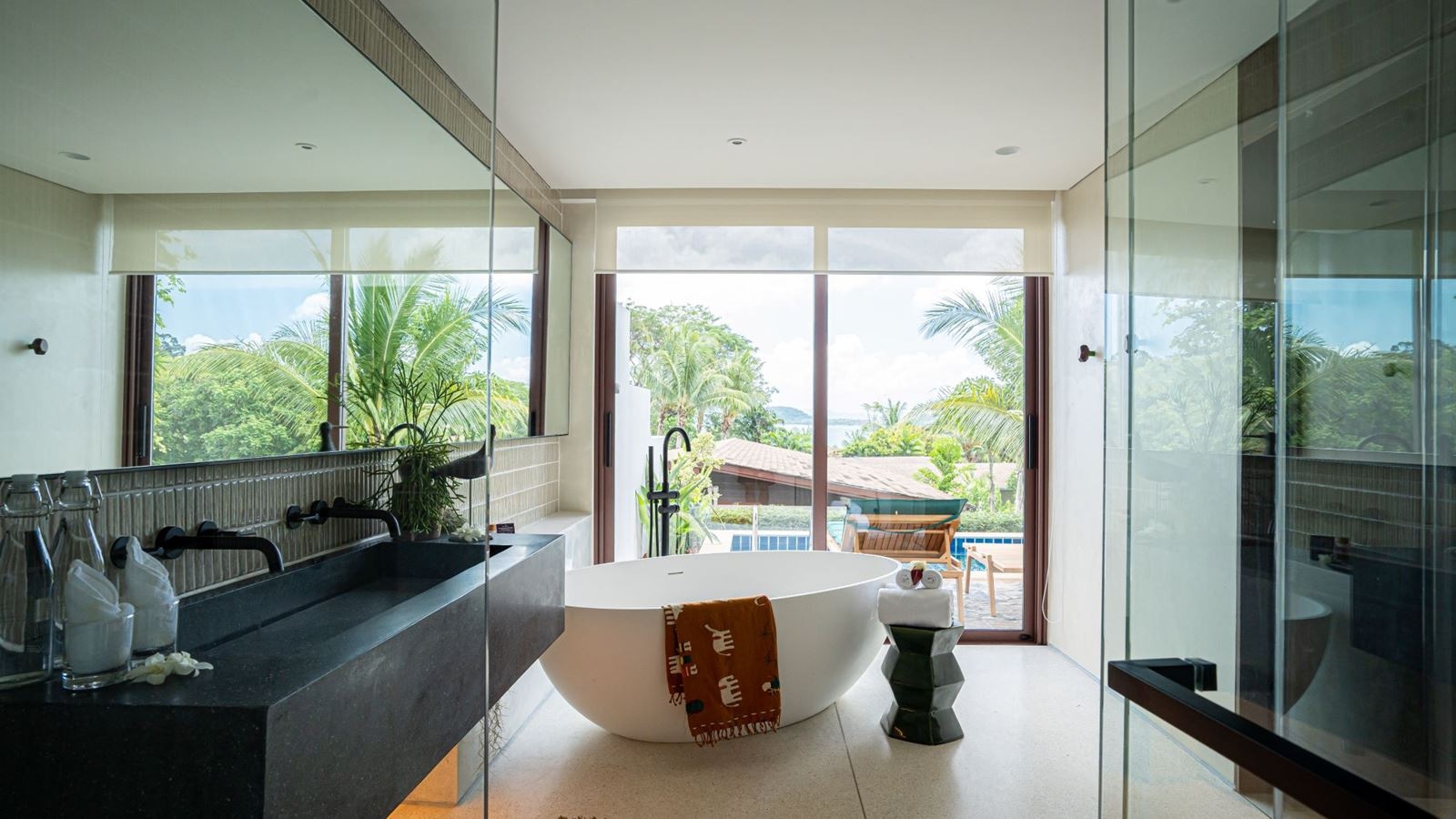 rooms-lux-1bedroom-sea-view-pool-villa