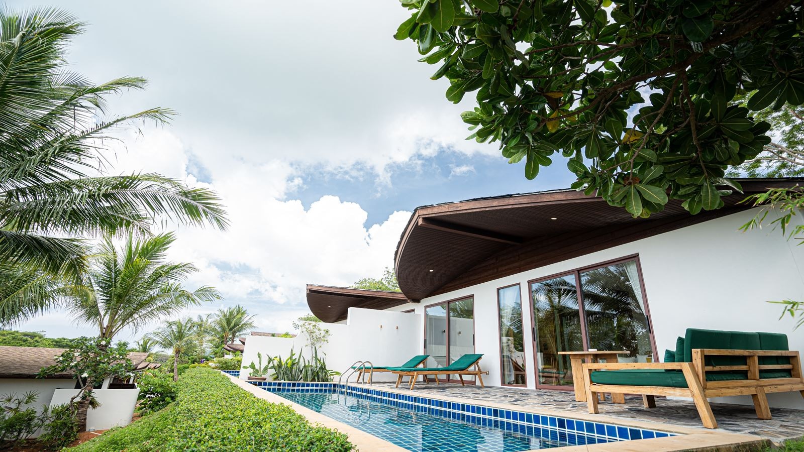 rooms-lux-1bedroom-garden-view-pool-villa