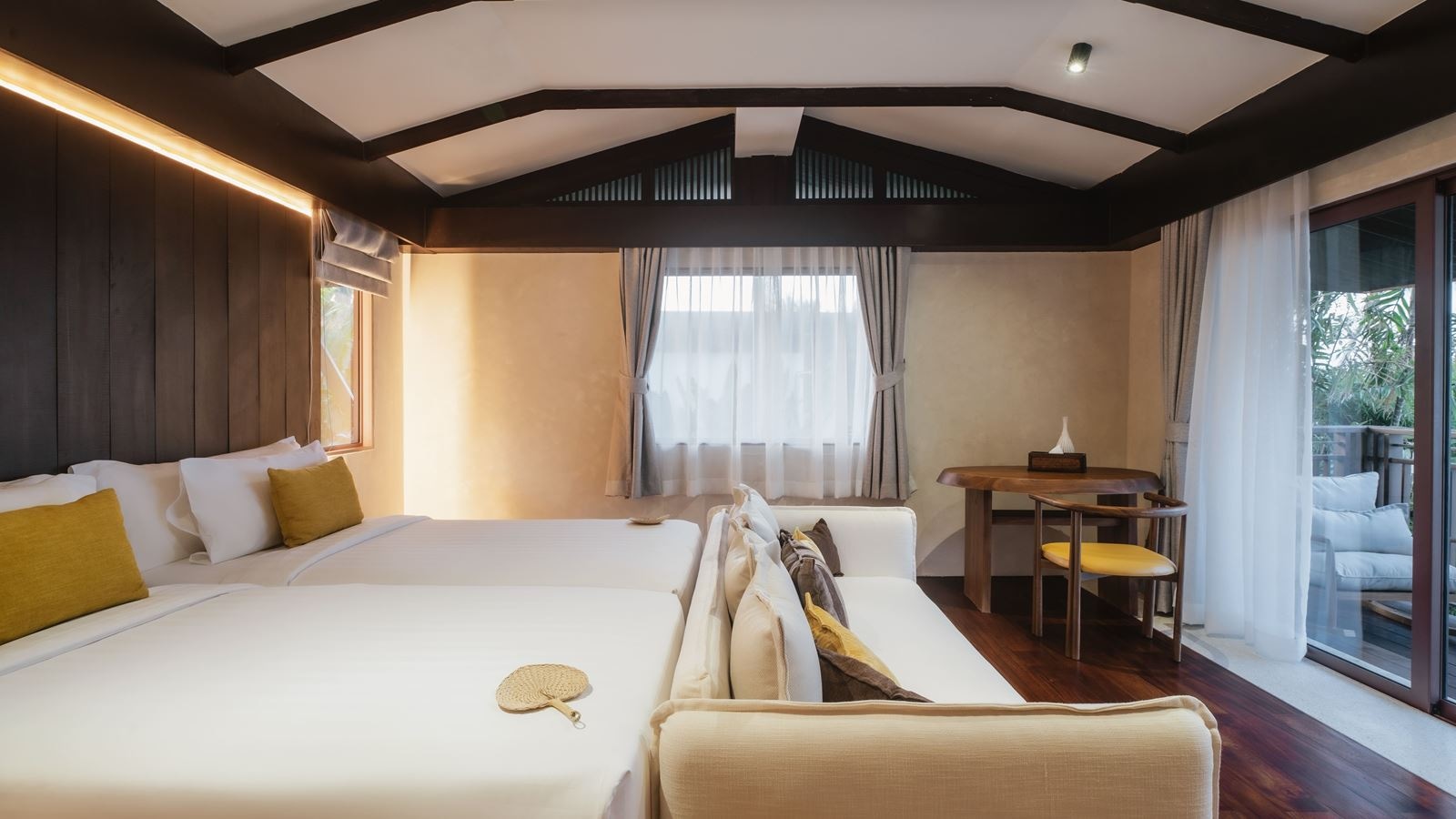 rooms-lux-3-bedroom-grand-beachfront-pool-villa