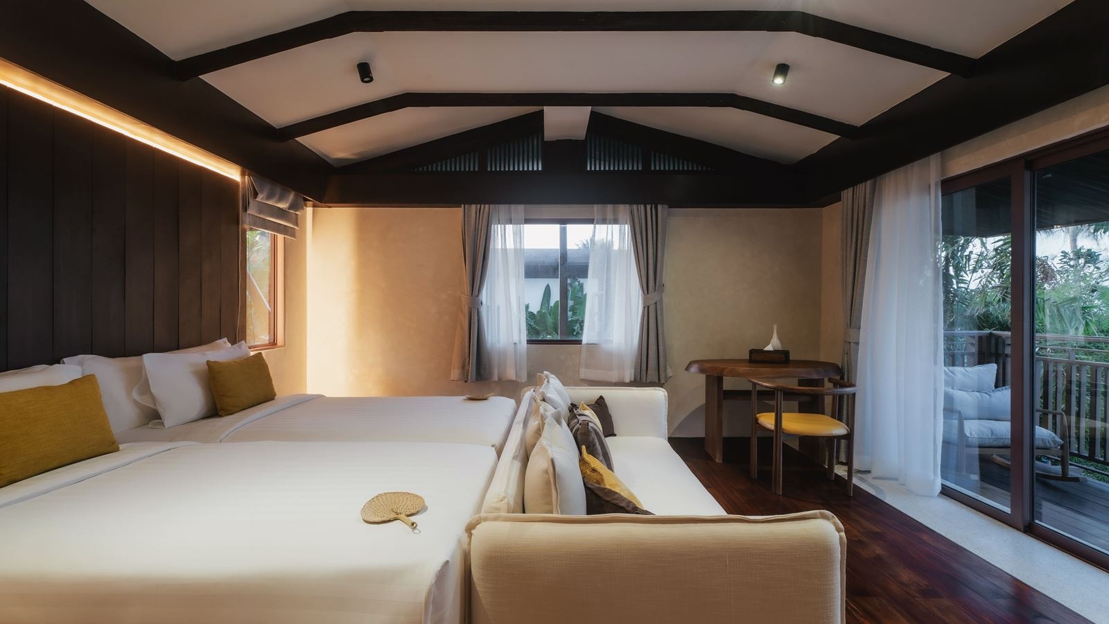 rooms-lux-3-bedroom-grand-beachfront-pool-villa