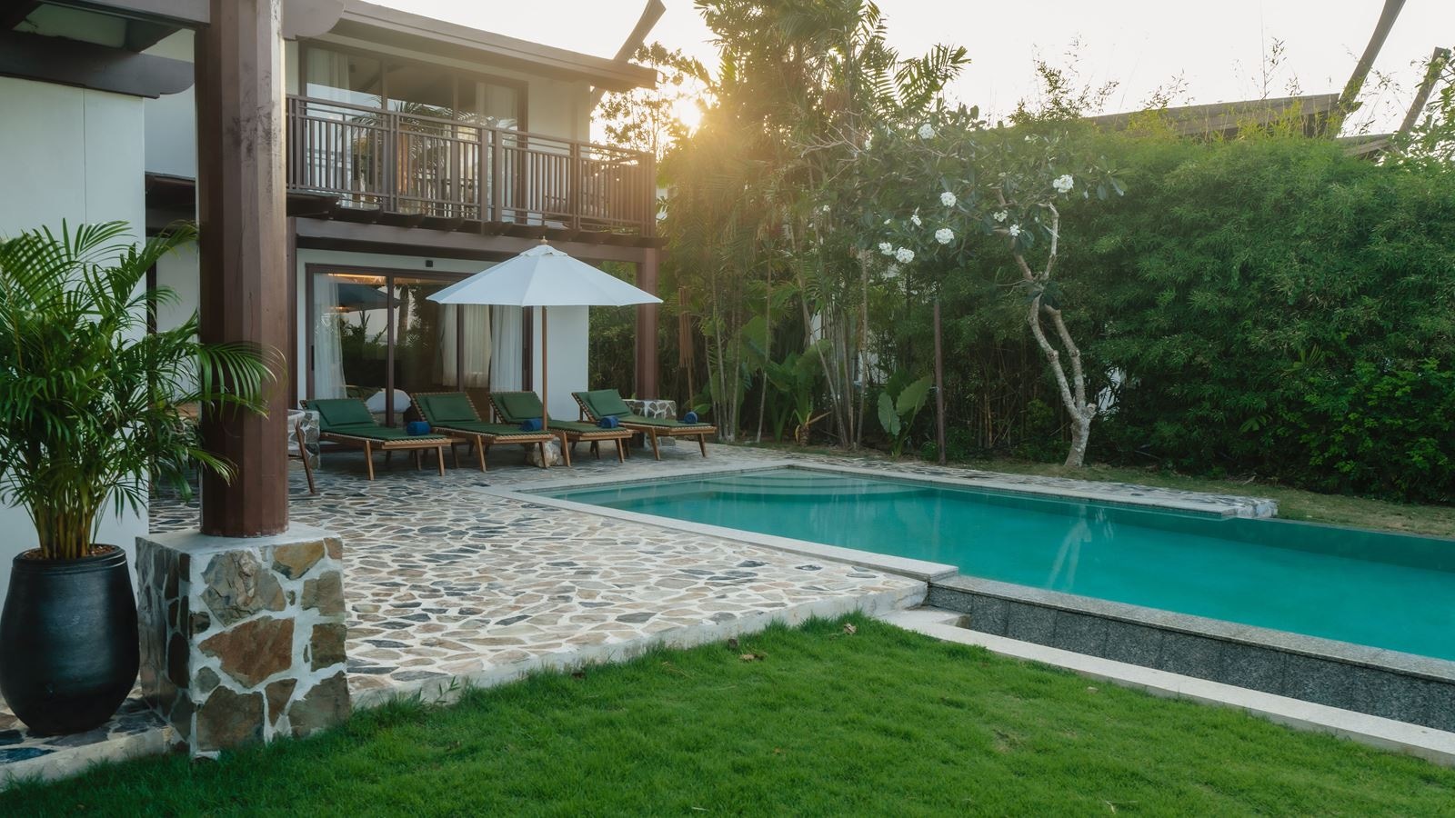 rooms-lux-3-bedroom-grand-beachfront-pool-villa