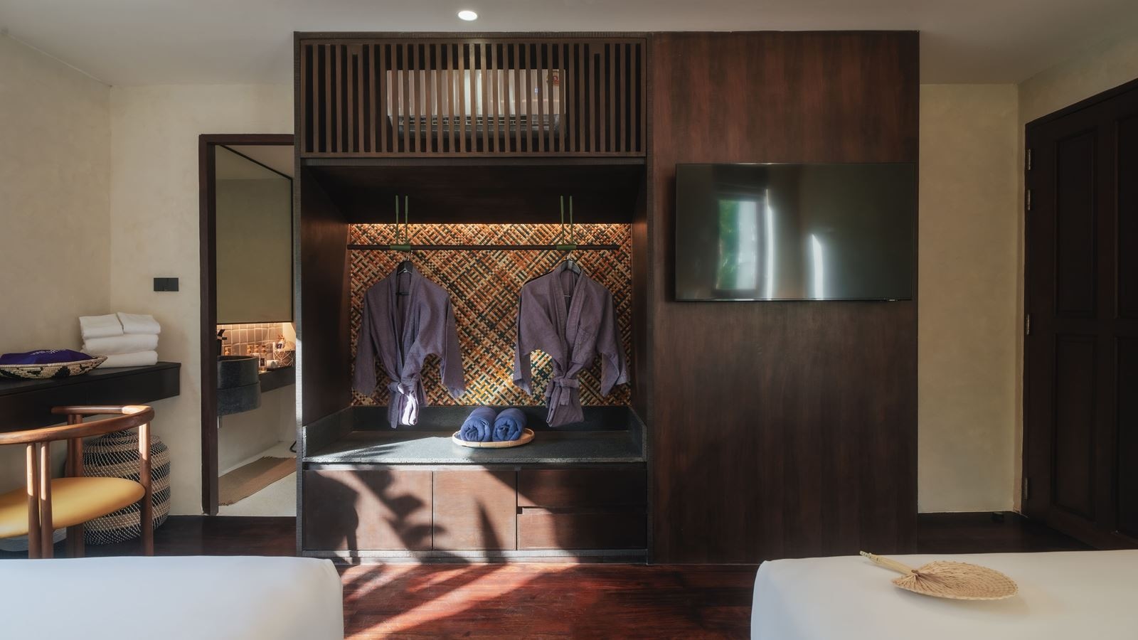 rooms-lux-4-bedroom-grand-beachfront-pool-villa