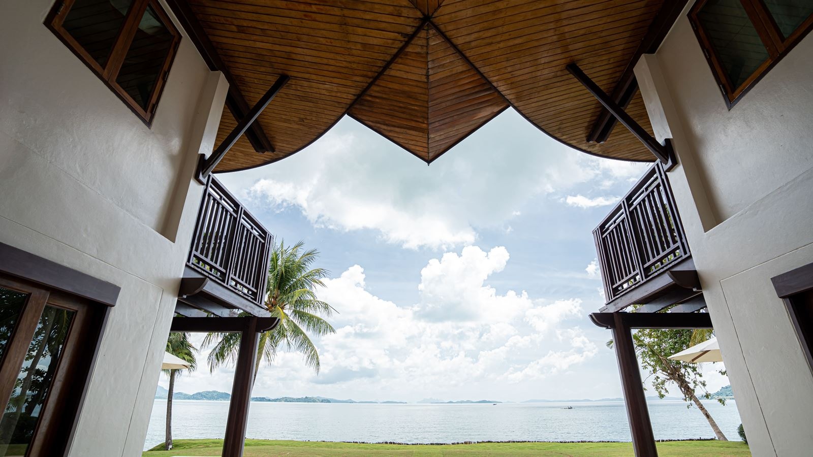 rooms-5-bedroom-grand-beachfront-pool-villa