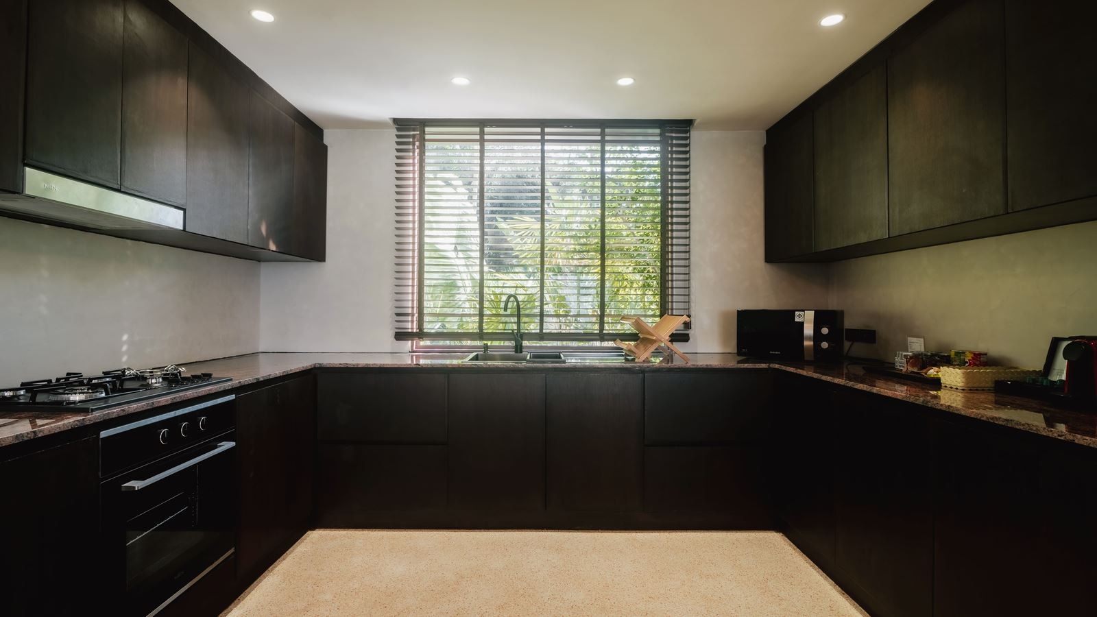 rooms-lux-5-bedroom-grand-beachfront-pool-villa