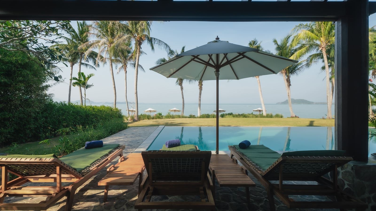 rooms-lux-5-bedroom-grand-beachfront-pool-villa