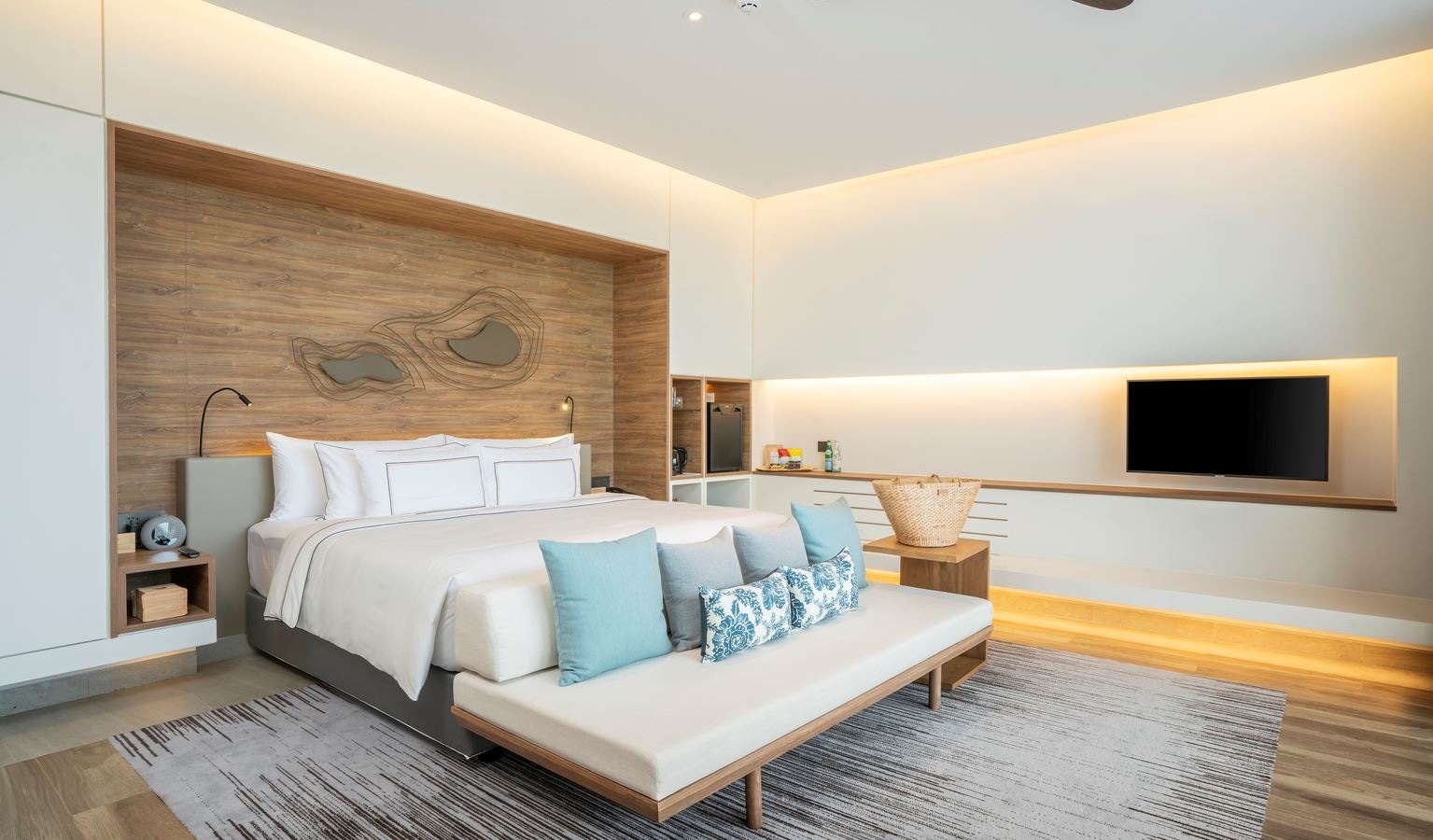 rooms-one-bedroom-suite-with-outdoor-bathtub