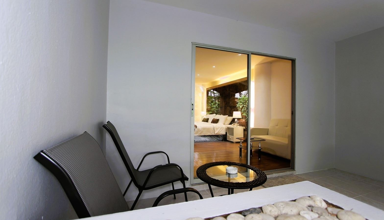 rooms-premier-pool-garden