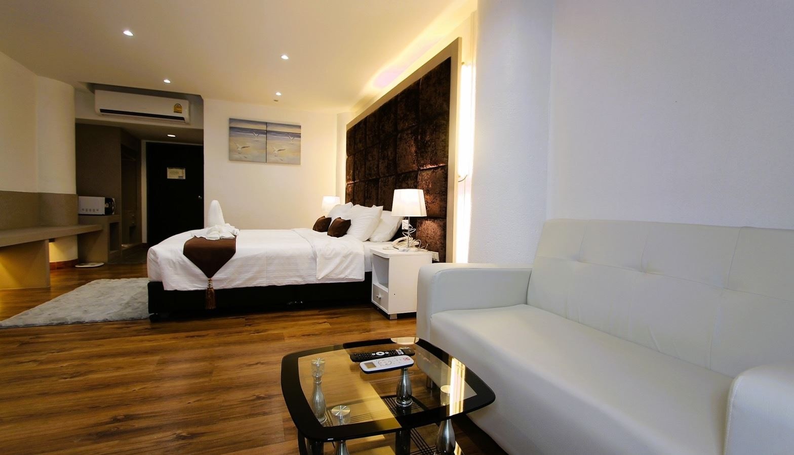 rooms-premier-pool-garden