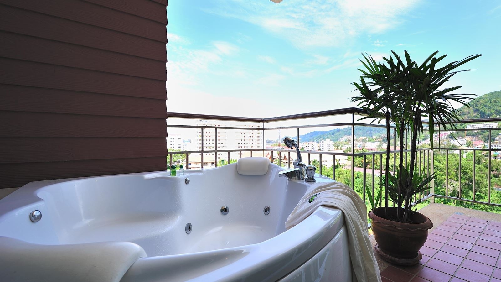 rooms-deluxe-room